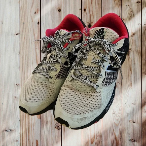 New Balance 690 v2 All Terrain Shoes. Size 10 - Picture 4 of 8